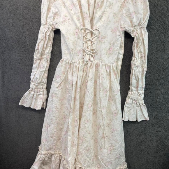 Eve's Manor Lacemade Dress - Picture 6 of 6